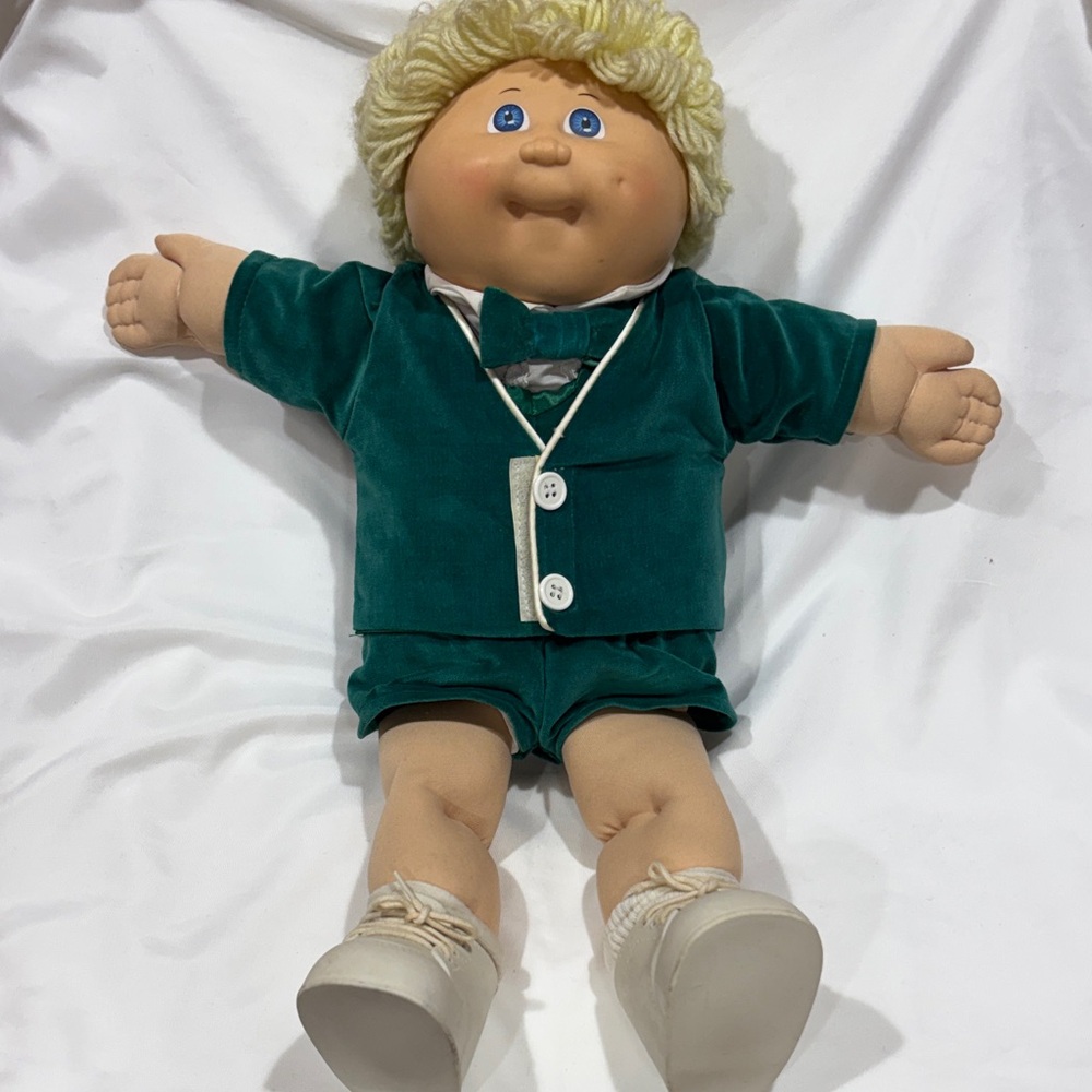 Vintage 1978-2002 Cabage Patch Kids Doll, Green Outfit with short Blond Hair‎